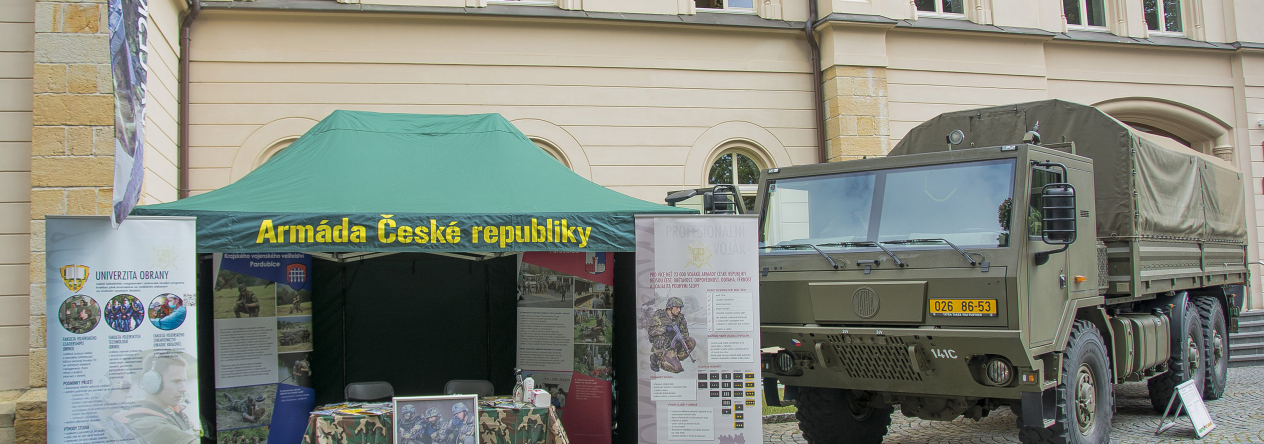 Stánek Rekrutačního pracoviště Pardubice a Krajského vojenského velitelství Pardubice