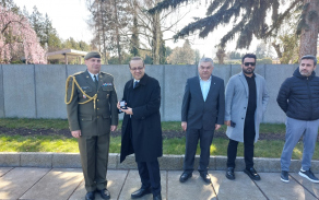 Uctění památky padlých tureckých vojáků na hřbitově v Pardubicích