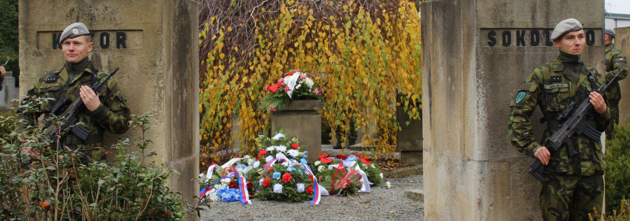 Památník "Hrob v dálí" na Centrálním hřbitově v Pardubicích